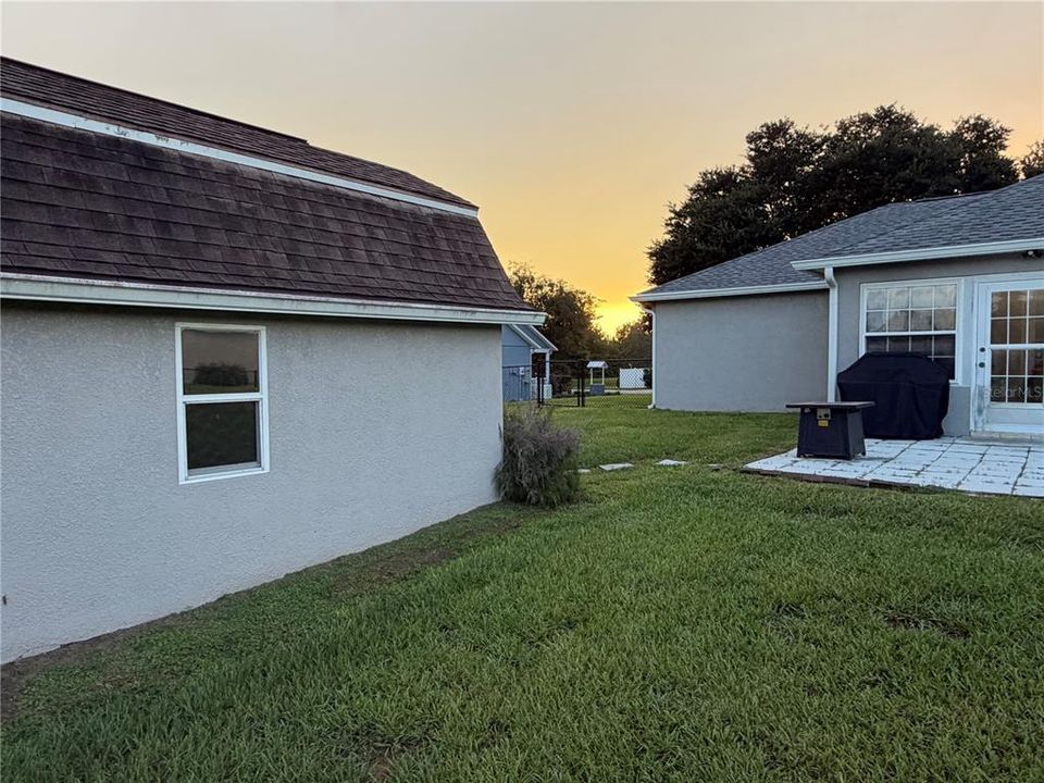 Active With Contract: $319,000 (3 beds, 2 baths, 1465 Square Feet)