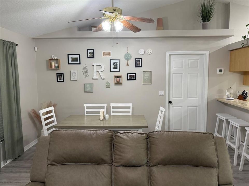 Active With Contract: $319,000 (3 beds, 2 baths, 1465 Square Feet)