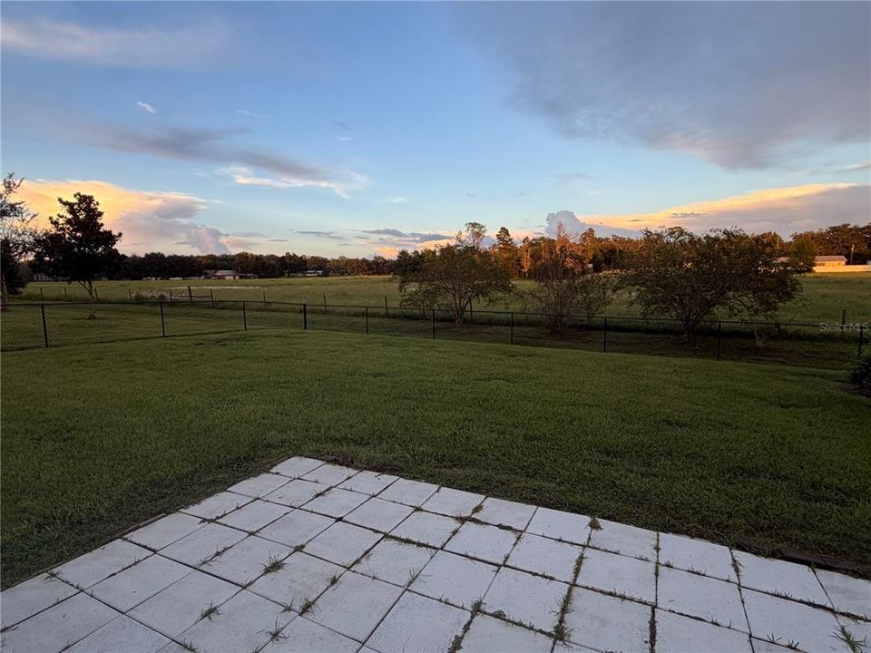 Active With Contract: $319,000 (3 beds, 2 baths, 1465 Square Feet)