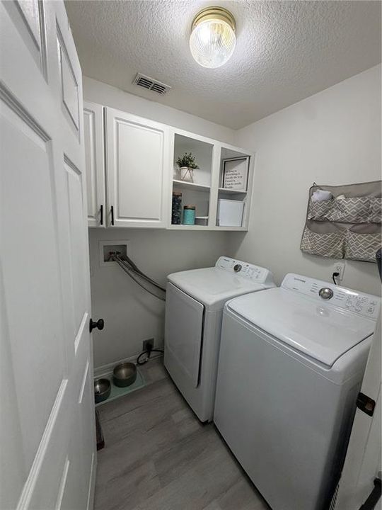 Active With Contract: $319,000 (3 beds, 2 baths, 1465 Square Feet)