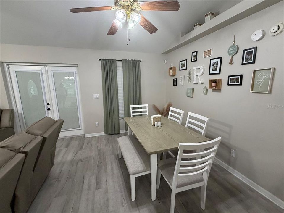 Active With Contract: $319,000 (3 beds, 2 baths, 1465 Square Feet)