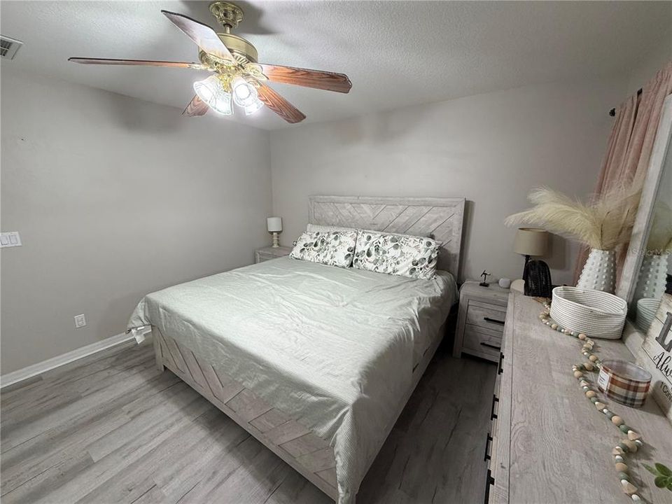 Active With Contract: $319,000 (3 beds, 2 baths, 1465 Square Feet)