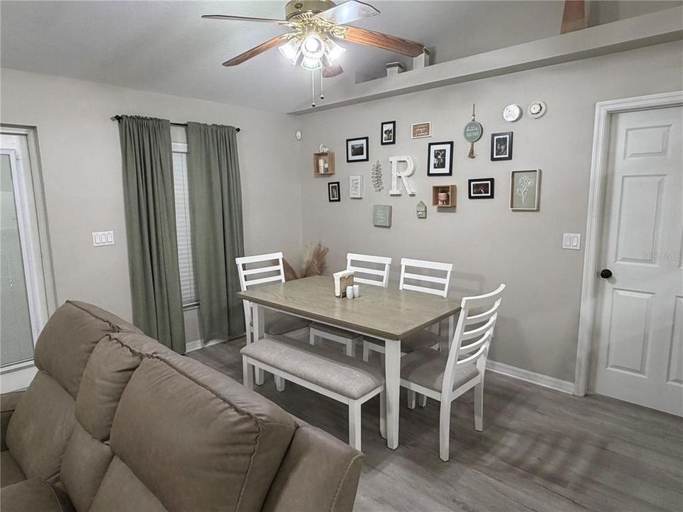 Active With Contract: $319,000 (3 beds, 2 baths, 1465 Square Feet)