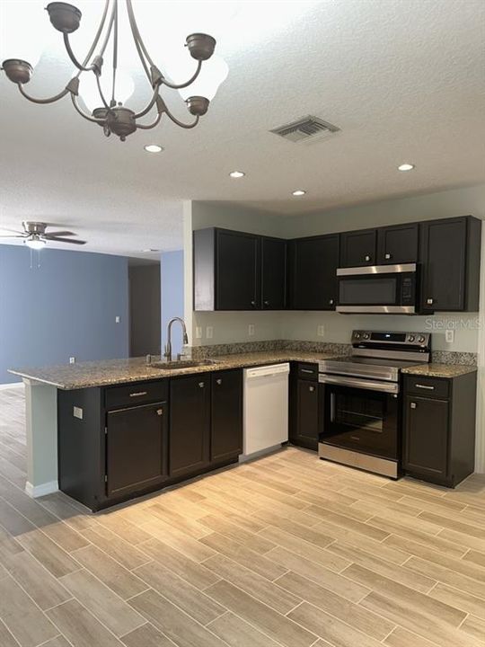 For Rent: $2,350 (3 beds, 2 baths, 1482 Square Feet)