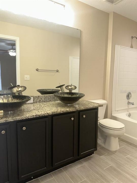 For Rent: $2,350 (3 beds, 2 baths, 1482 Square Feet)