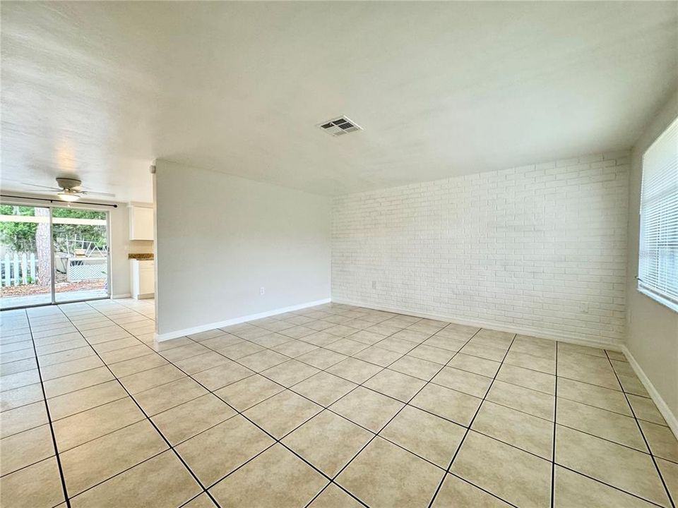 For Rent: $1,500 (2 beds, 1 baths, 900 Square Feet)