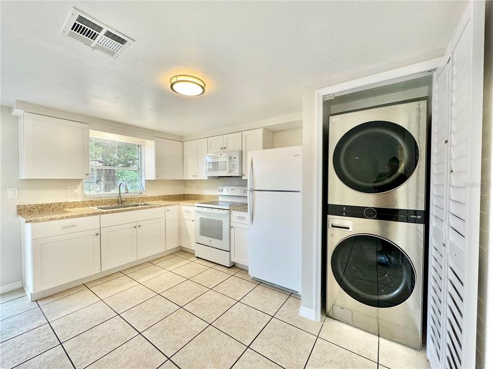 For Rent: $1,500 (2 beds, 1 baths, 900 Square Feet)