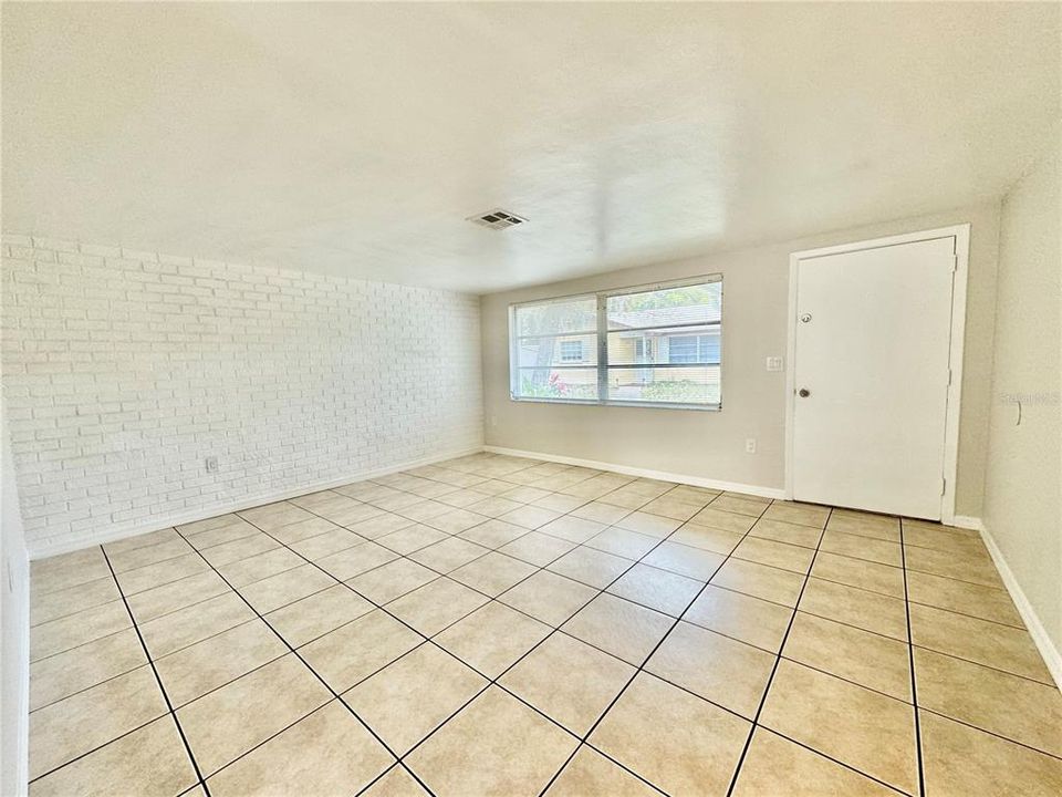 For Rent: $1,500 (2 beds, 1 baths, 900 Square Feet)