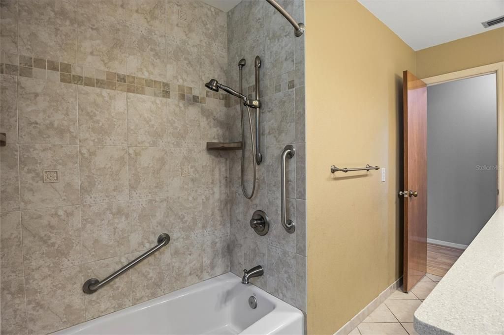 На продажу: $299,900 (4 спален, 2 ванн, 1776 Квадратных фут)