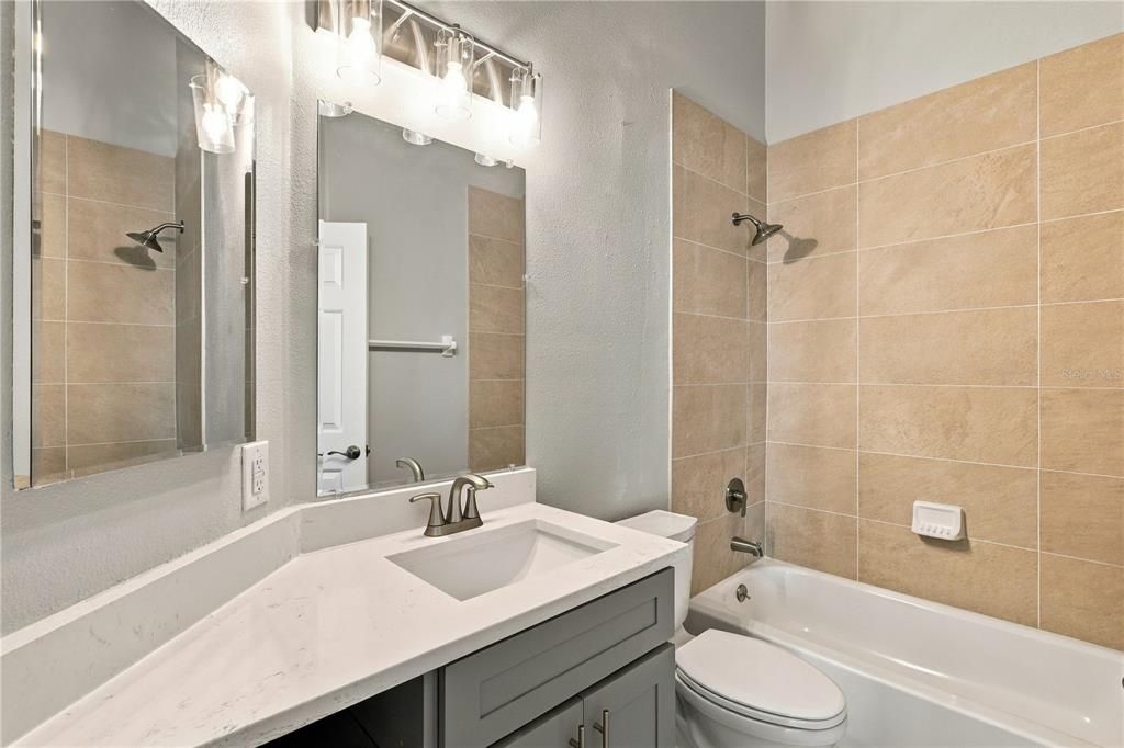 На продажу: $320,000 (3 спален, 2 ванн, 1512 Квадратных фут)