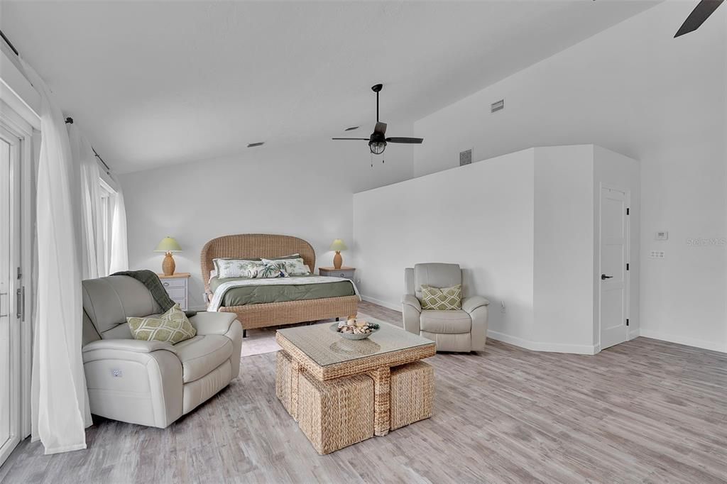 Activo con contrato: $1,875,000 (3 camas, 2 baños, 2700 Pies cuadrados)