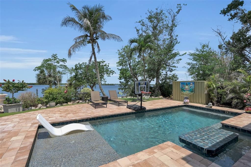 Activo con contrato: $1,875,000 (3 camas, 2 baños, 2700 Pies cuadrados)