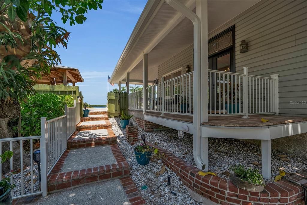 Activo con contrato: $1,875,000 (3 camas, 2 baños, 2700 Pies cuadrados)