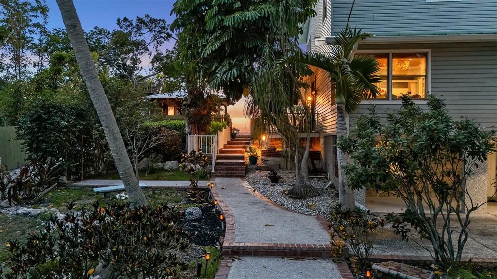 Activo con contrato: $1,875,000 (3 camas, 2 baños, 2700 Pies cuadrados)