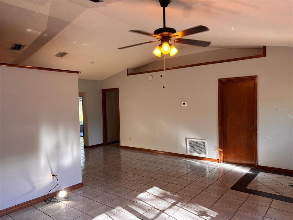 For Rent: $1,695 (3 beds, 2 baths, 1578 Square Feet)