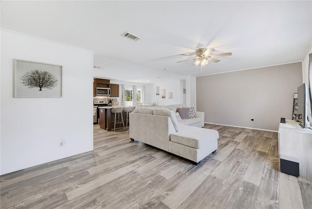 For Sale: $250,000 (3 beds, 2 baths, 1539 Square Feet)
