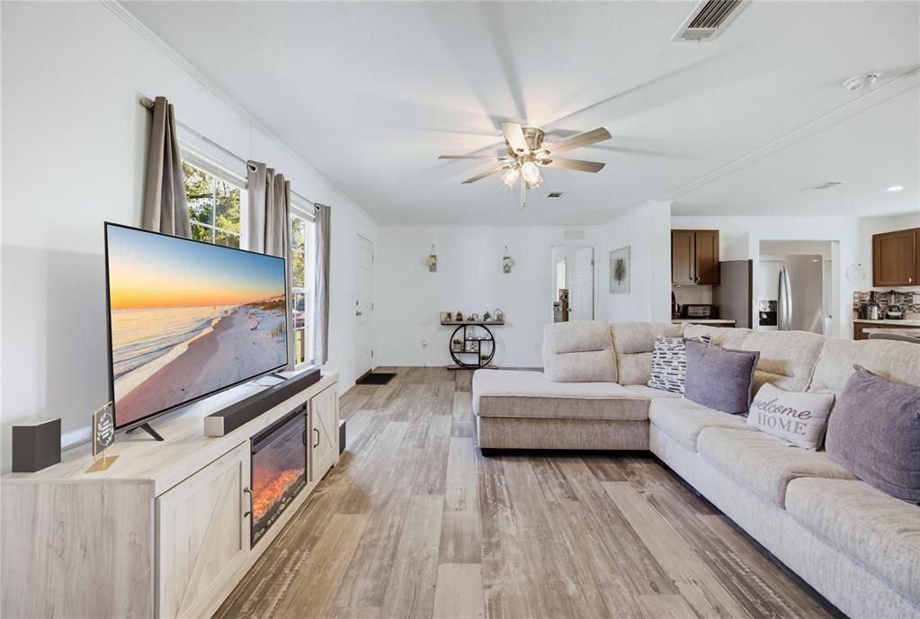 For Sale: $250,000 (3 beds, 2 baths, 1539 Square Feet)