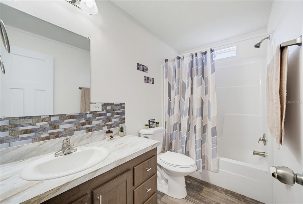 For Sale: $250,000 (3 beds, 2 baths, 1539 Square Feet)