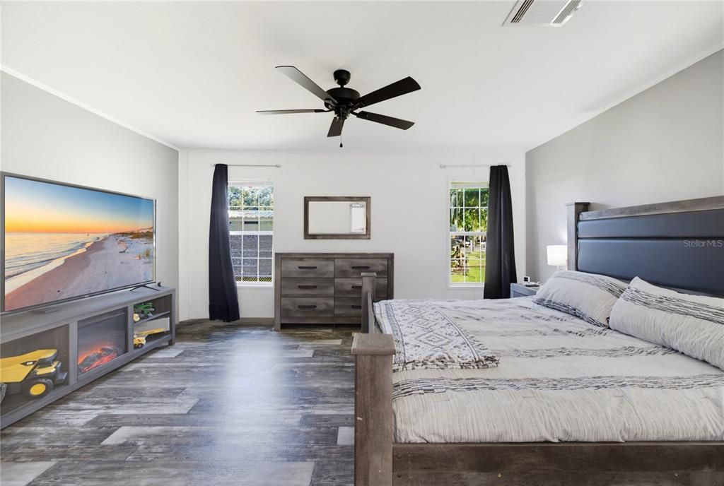 For Sale: $250,000 (3 beds, 2 baths, 1539 Square Feet)