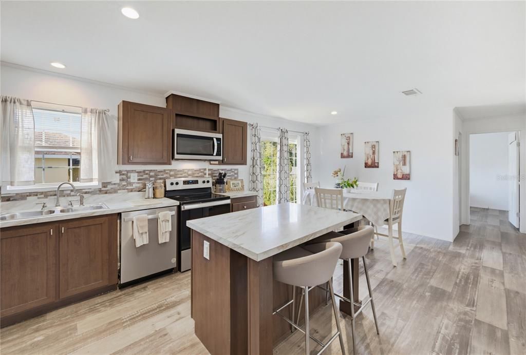 For Sale: $250,000 (3 beds, 2 baths, 1539 Square Feet)