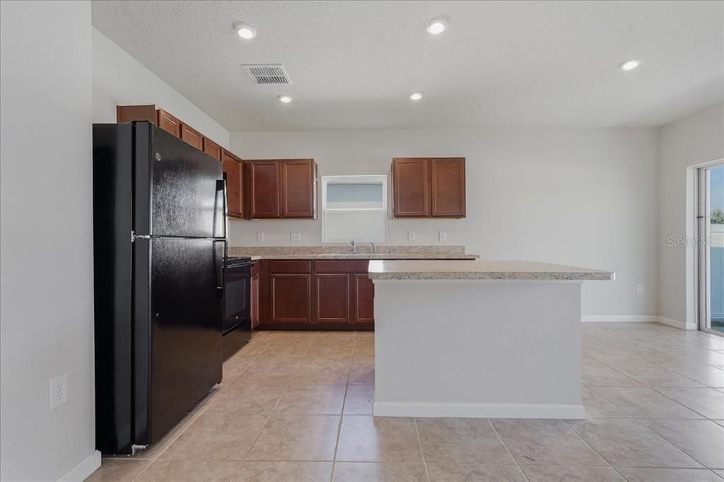 For Sale: $255,000 (3 beds, 2 baths, 1292 Square Feet)