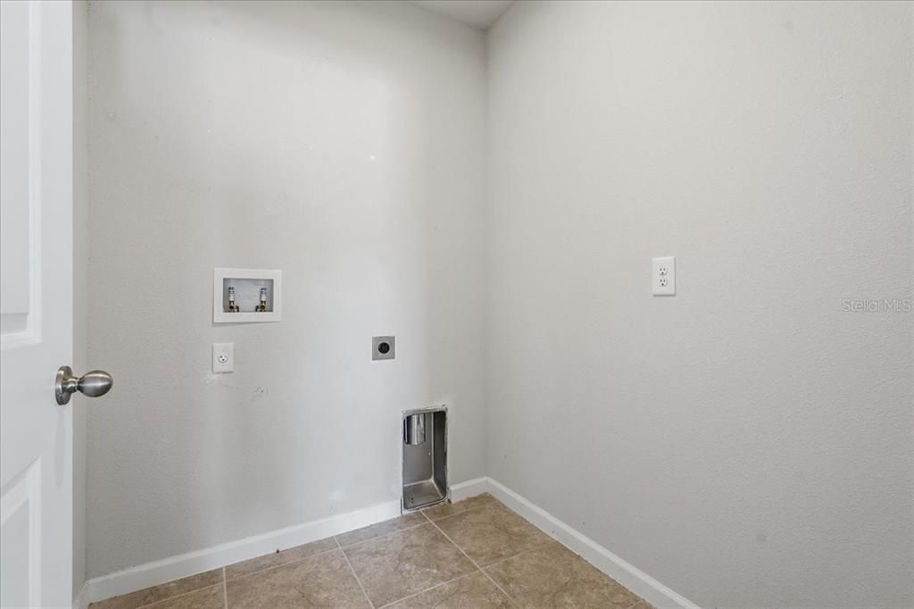 For Sale: $255,000 (3 beds, 2 baths, 1292 Square Feet)