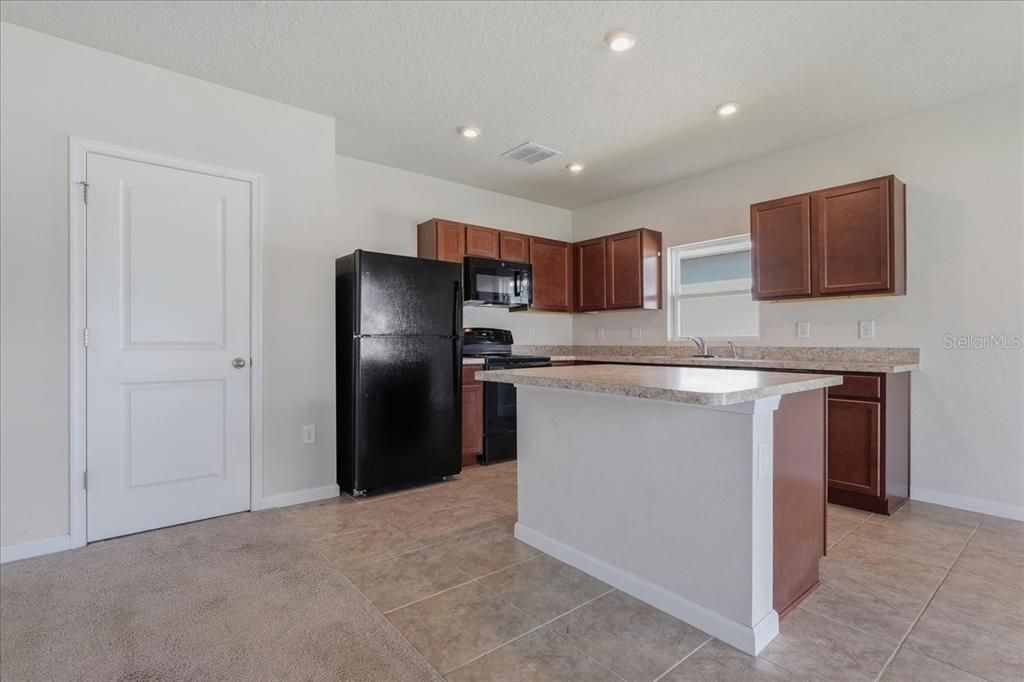For Sale: $255,000 (3 beds, 2 baths, 1292 Square Feet)