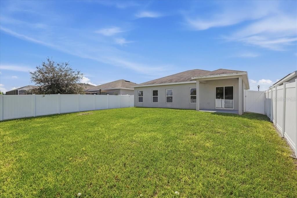 For Sale: $255,000 (3 beds, 2 baths, 1292 Square Feet)
