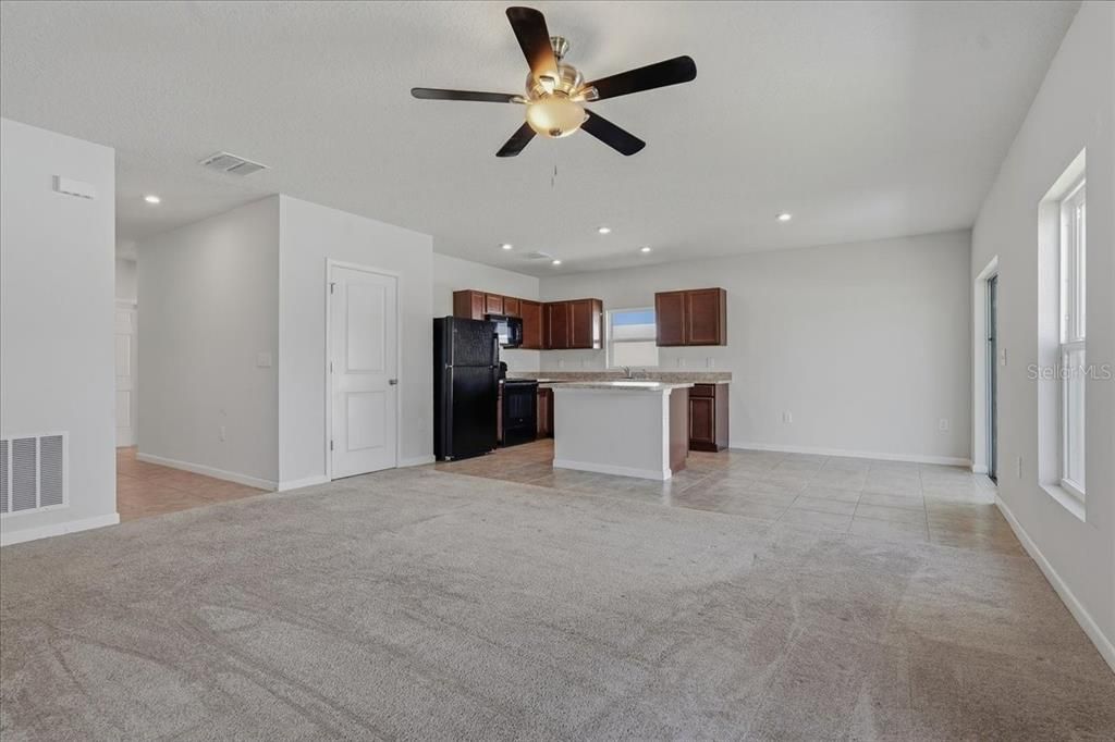For Sale: $255,000 (3 beds, 2 baths, 1292 Square Feet)
