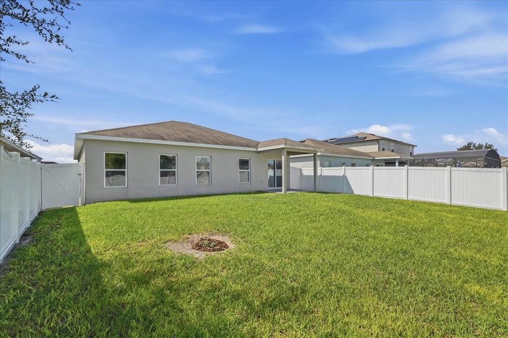 For Sale: $255,000 (3 beds, 2 baths, 1292 Square Feet)