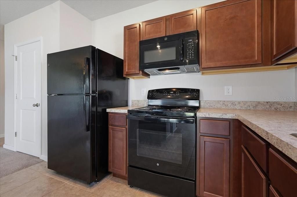 For Sale: $255,000 (3 beds, 2 baths, 1292 Square Feet)