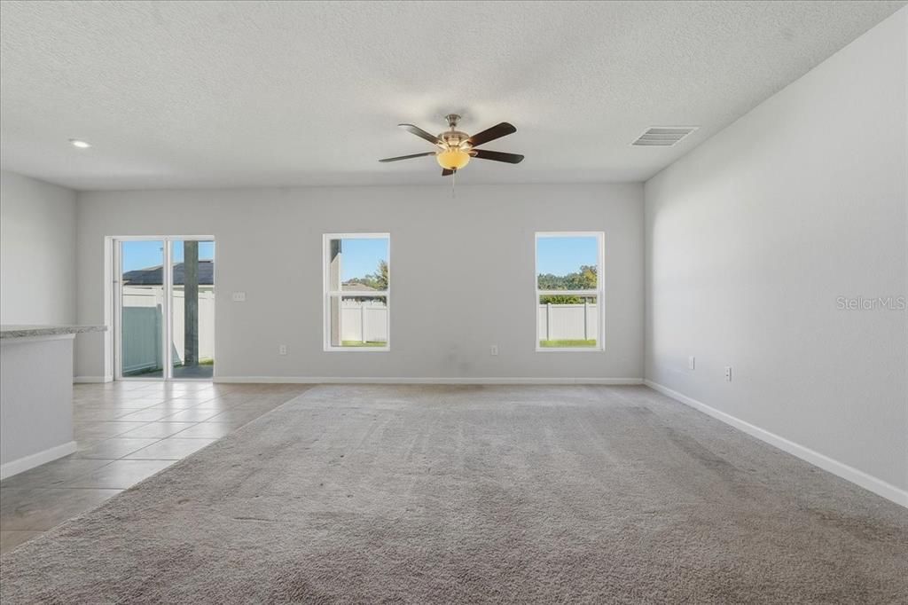 For Sale: $255,000 (3 beds, 2 baths, 1292 Square Feet)