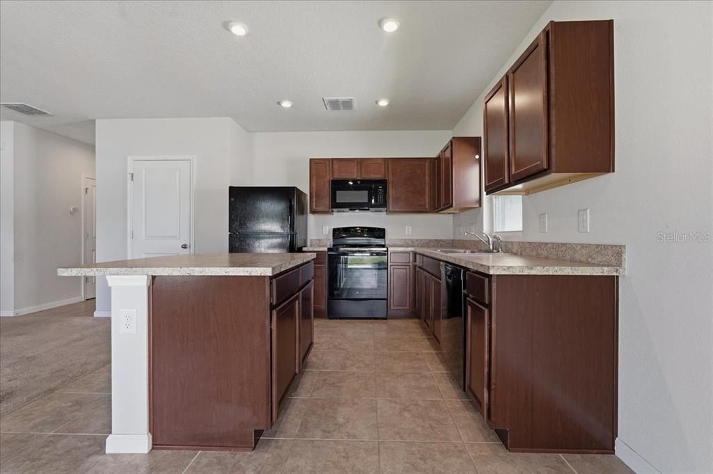 For Sale: $255,000 (3 beds, 2 baths, 1292 Square Feet)