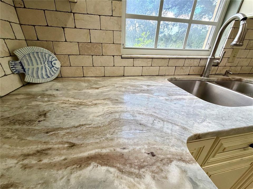 На продажу: $280,000 (3 спален, 2 ванн, 1945 Квадратных фут)