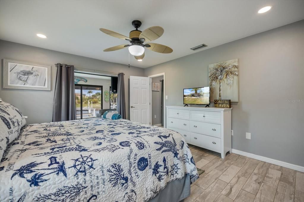 Activo con contrato: $645,900 (3 camas, 2 baños, 1717 Pies cuadrados)