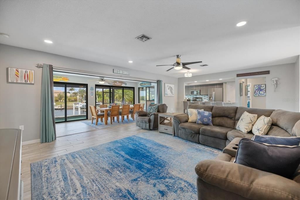 Activo con contrato: $645,900 (3 camas, 2 baños, 1717 Pies cuadrados)