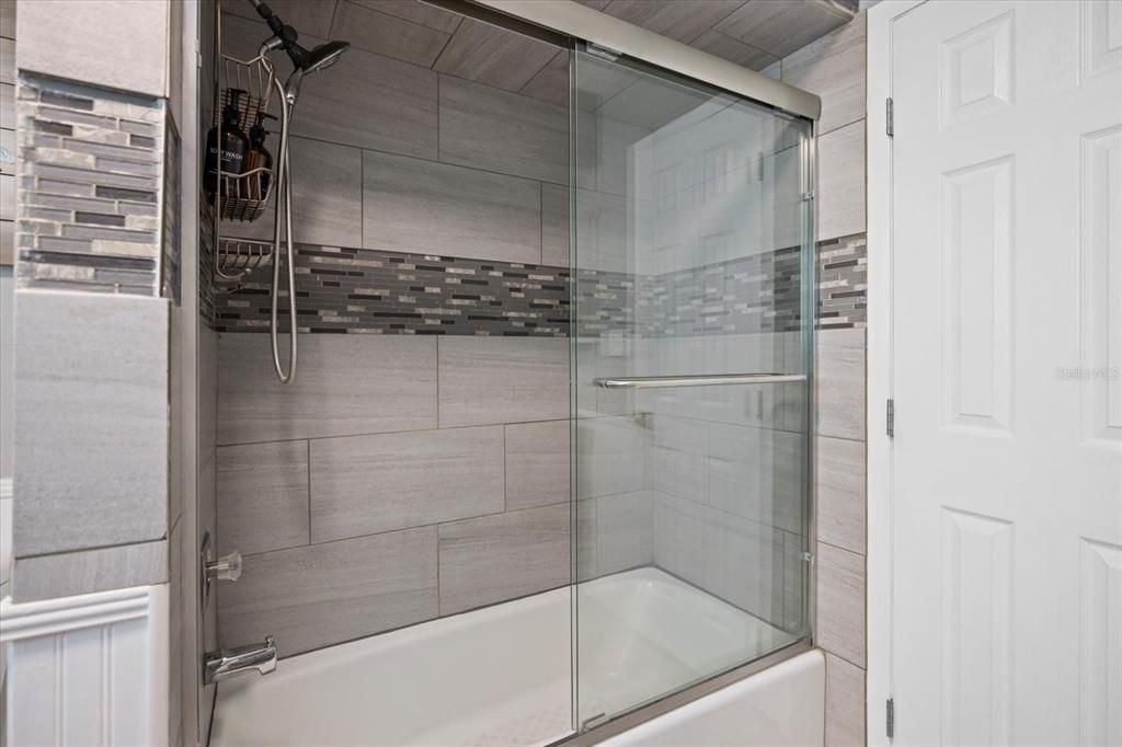 Activo con contrato: $645,900 (3 camas, 2 baños, 1717 Pies cuadrados)