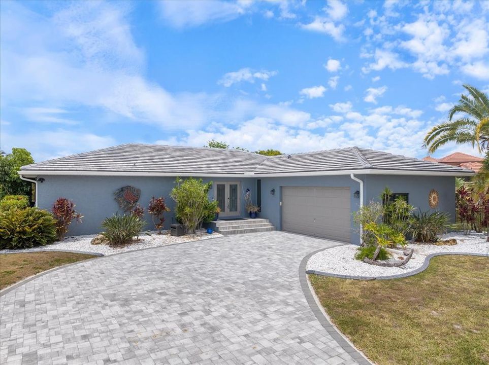 Activo con contrato: $645,900 (3 camas, 2 baños, 1717 Pies cuadrados)