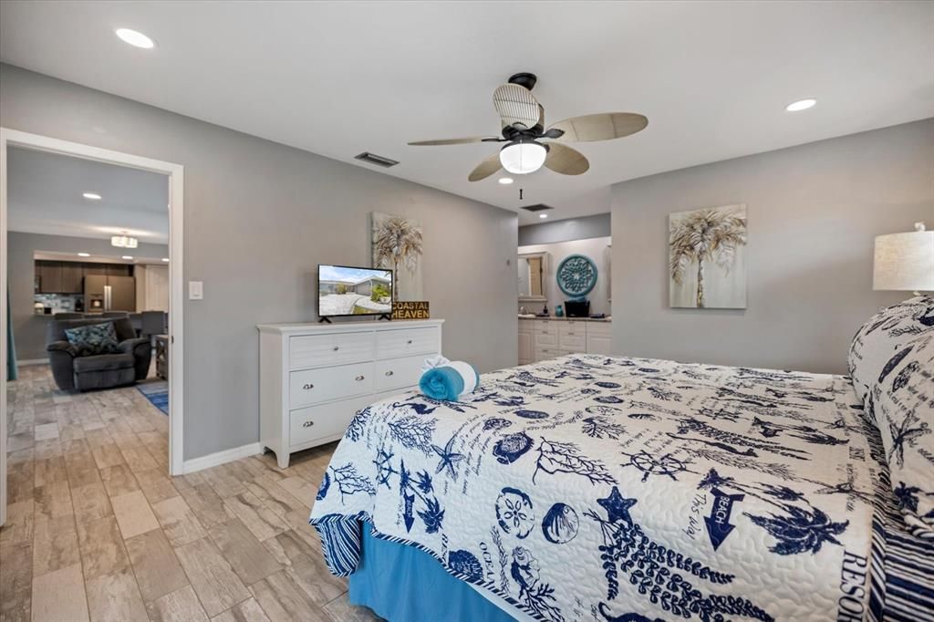 Activo con contrato: $645,900 (3 camas, 2 baños, 1717 Pies cuadrados)