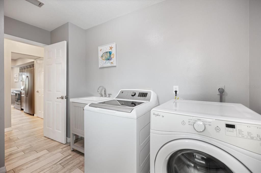 Activo con contrato: $645,900 (3 camas, 2 baños, 1717 Pies cuadrados)