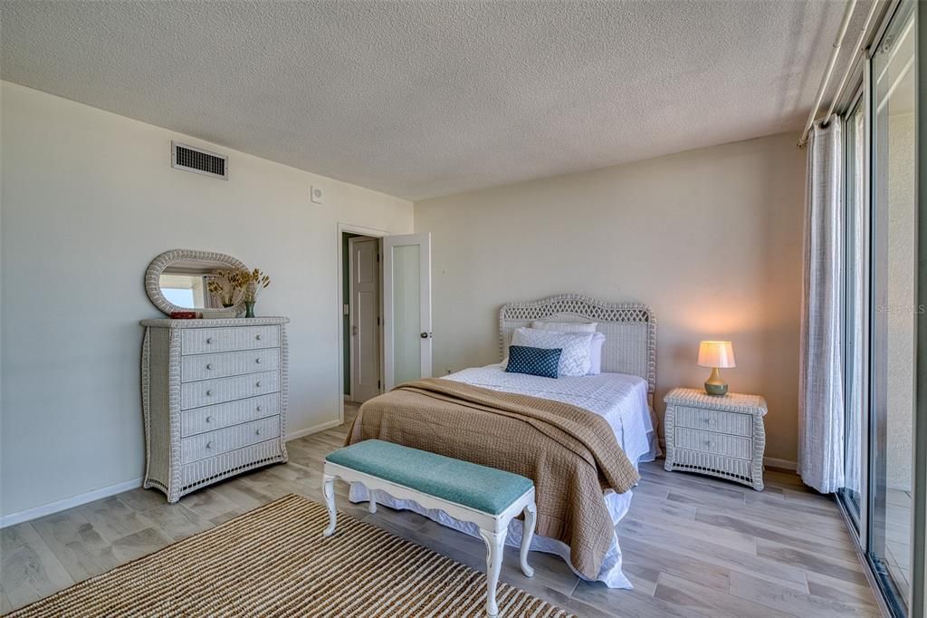 For Rent: $3,500 (2 beds, 2 baths, 1269 Square Feet)