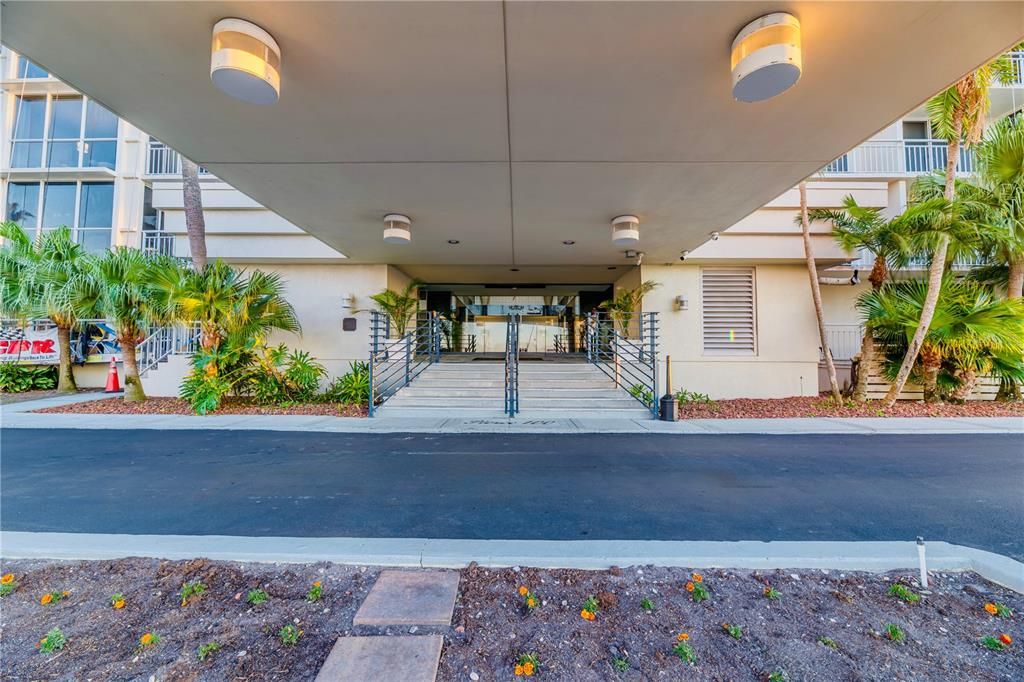 For Rent: $3,500 (2 beds, 2 baths, 1269 Square Feet)