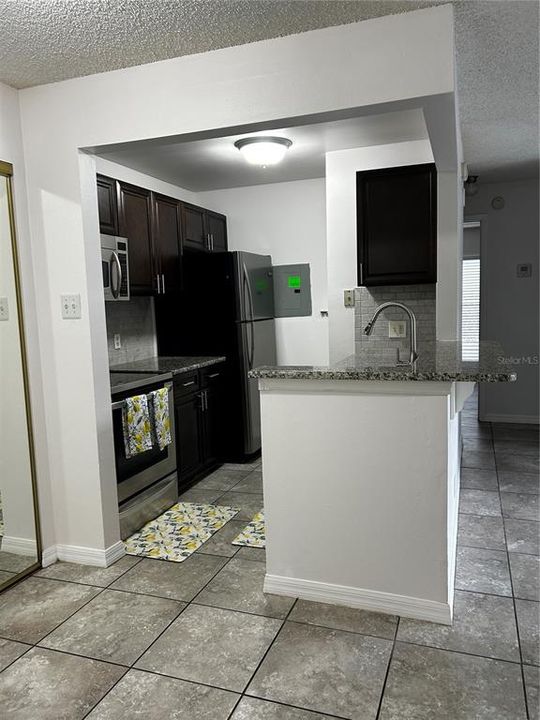 For Sale: $165,000 (2 beds, 2 baths, 910 Square Feet)