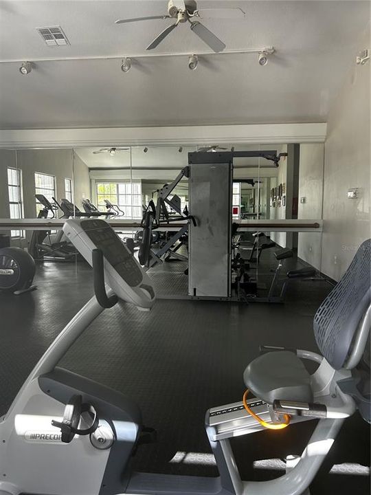 For Sale: $165,000 (2 beds, 2 baths, 910 Square Feet)