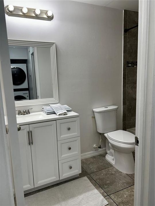 For Sale: $165,000 (2 beds, 2 baths, 910 Square Feet)