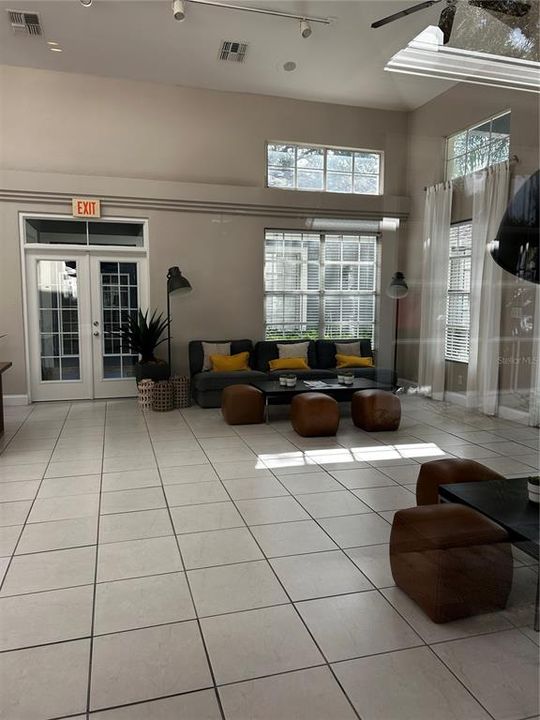 For Sale: $165,000 (2 beds, 2 baths, 910 Square Feet)
