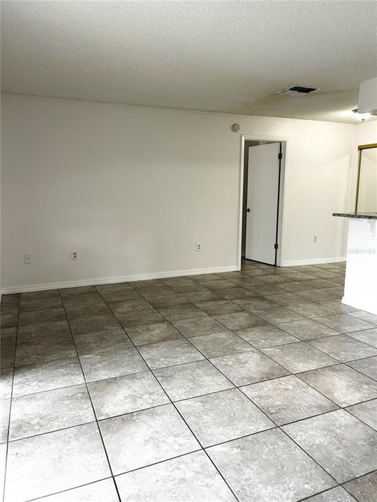 For Sale: $165,000 (2 beds, 2 baths, 910 Square Feet)