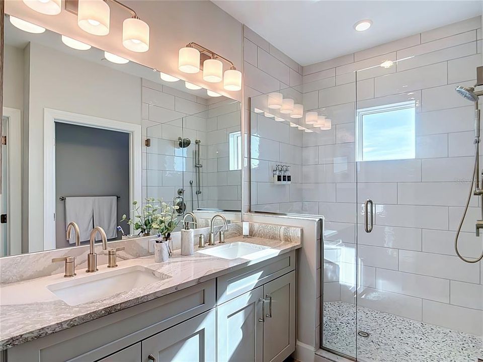 For Rent: $6,500 (4 beds, 3 baths, 1867 Square Feet)
