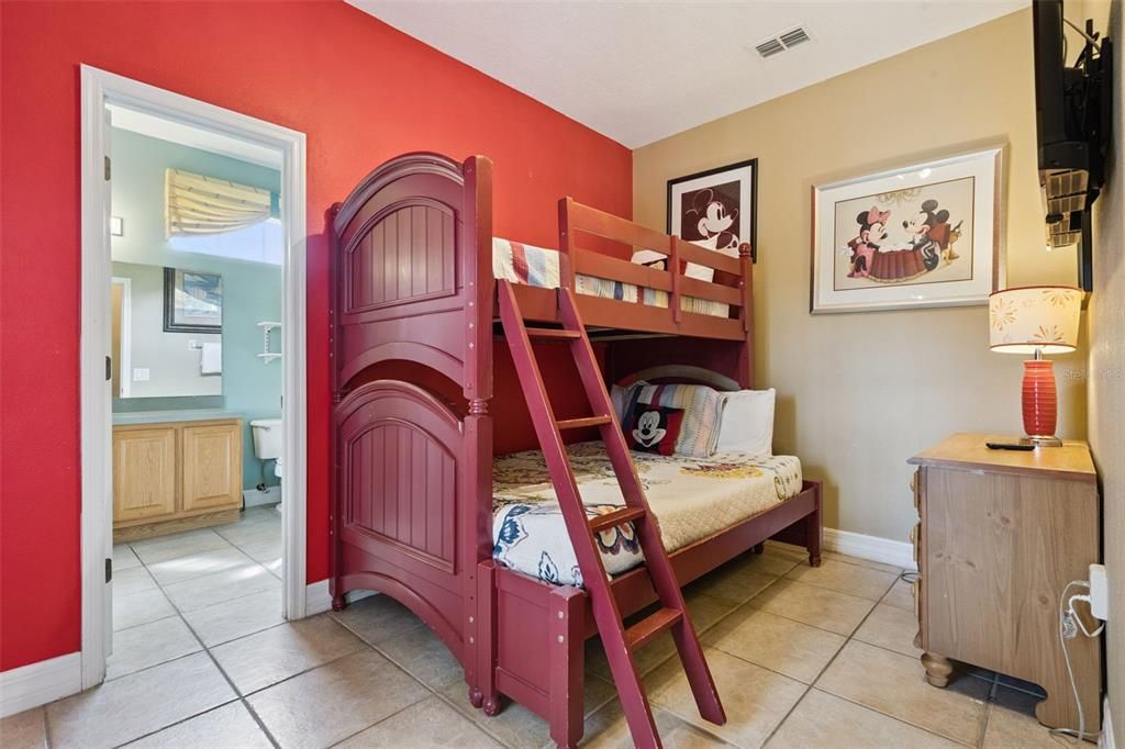 For Sale: $995,000 (8 beds, 7 baths, 3795 Square Feet)