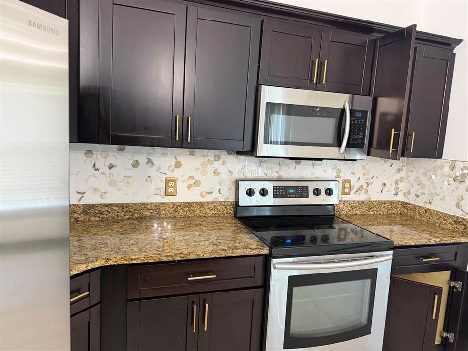 На продажу: $305,000 (3 спален, 2 ванн, 1509 Квадратных фут)